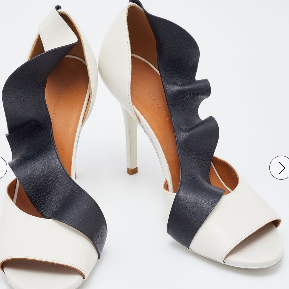 BALENCIAGA (Retail:$416) White/Black Leather Ruffle Trim D'Orsay Pumps Size 38 - Picture 4 of 9